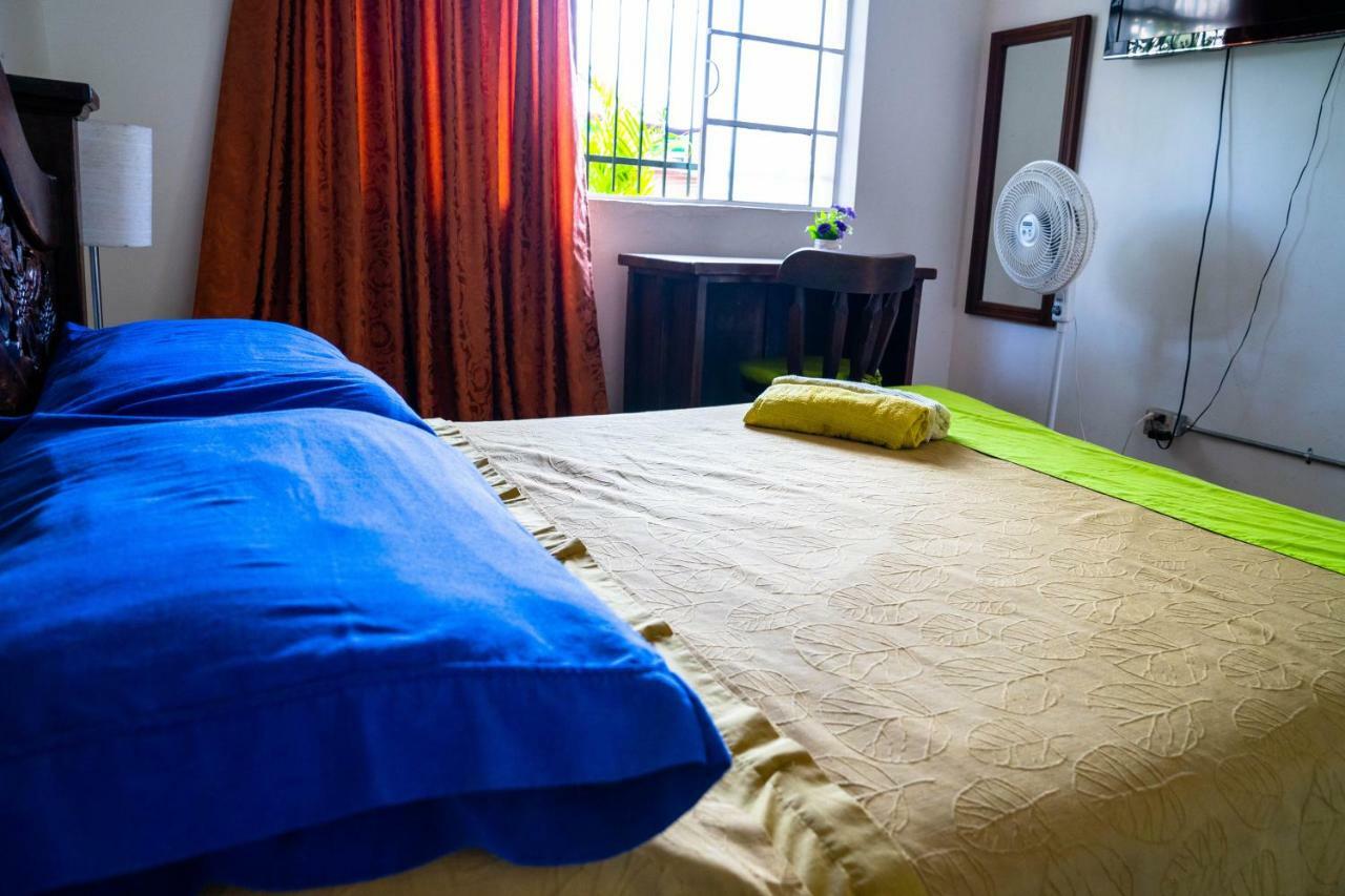 Los Andes Hostel Medellín Esterno foto